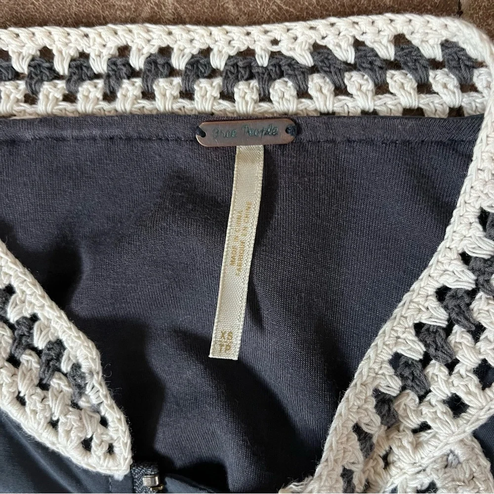 Free People Jacket Womens‎ XS / TP Navy Blue w/ Cream Crochet Trim Zip Up Preppy